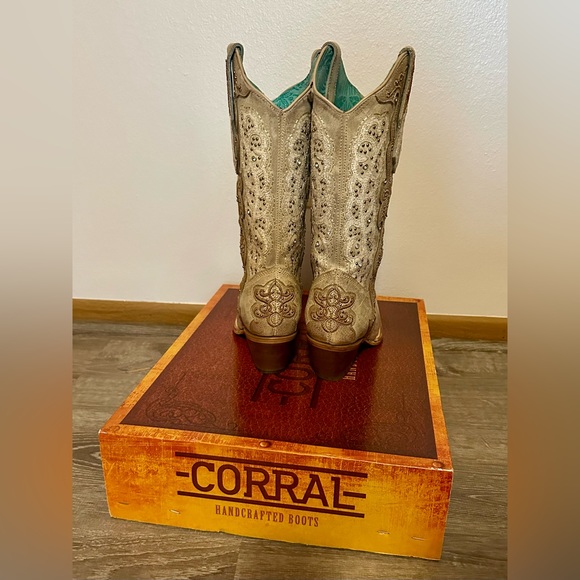 Corral Gold Embroidery Bone Crystal Wedding Cowboy Boots C3895 Size 7.5 - Picture 4 of 6